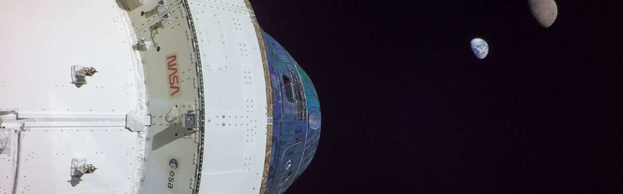 Photo of the Earth and Moon during the Artemis I mission.